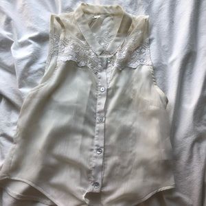 Sleeveless women’s blouse